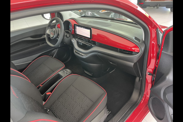 Fiat 500E Red 42 kwh Achteruitrijcamera - Airco - Parkeersensor achter - Navigatiesysteem - Apple carplay - Cruise control - Licht metalen velgen 16 inch - Radio - Ramen elektrisch - Multifunctioneel stuurwiel -  - Draadloze telefoonoplader - Led verlichting - Automaat - Usb aansluiting - Bluetooth