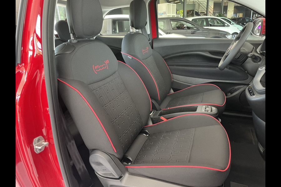 Fiat 500E Red 42 kwh Achteruitrijcamera - Airco - Parkeersensor achter - Navigatiesysteem - Apple carplay - Cruise control - Licht metalen velgen 16 inch - Radio - Ramen elektrisch - Multifunctioneel stuurwiel -  - Draadloze telefoonoplader - Led verlichting - Automaat - Usb aansluiting - Bluetooth