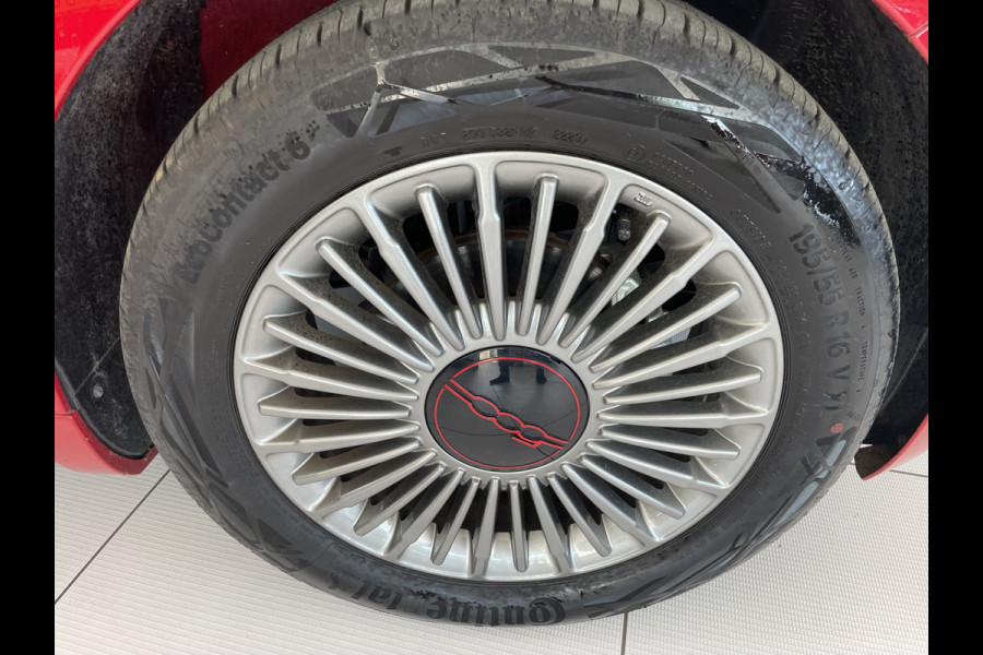 Fiat 500E Red 42 kwh Achteruitrijcamera - Airco - Parkeersensor achter - Navigatiesysteem - Apple carplay - Cruise control - Licht metalen velgen 16 inch - Radio - Ramen elektrisch - Multifunctioneel stuurwiel -  - Draadloze telefoonoplader - Led verlichting - Automaat - Usb aansluiting - Bluetooth