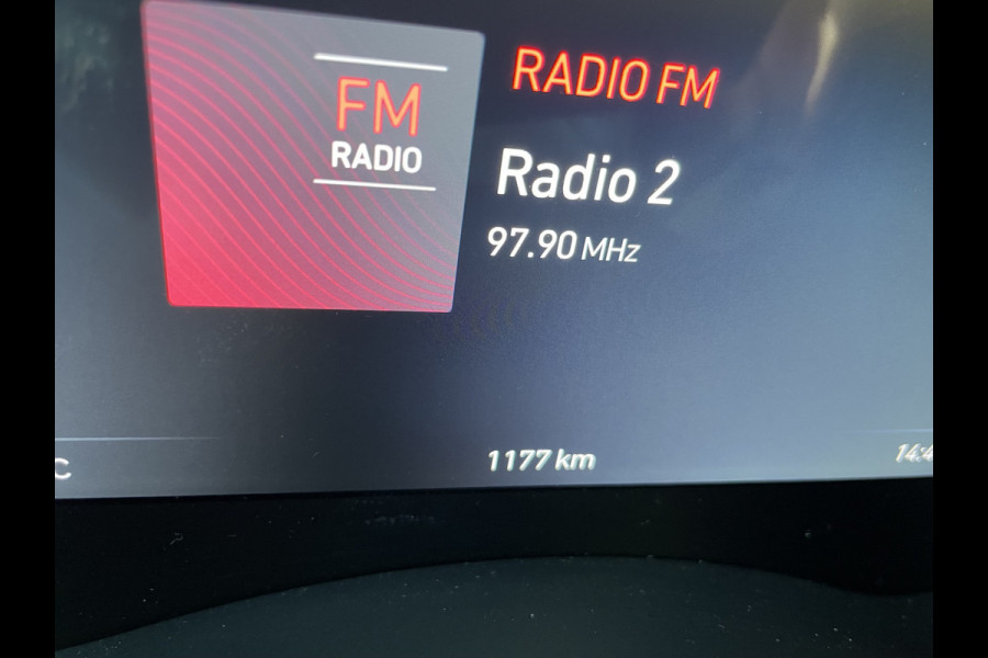 Fiat 500E Red 42 kwh Achteruitrijcamera - Airco - Parkeersensor achter - Navigatiesysteem - Apple carplay - Cruise control - Licht metalen velgen 16 inch - Radio - Ramen elektrisch - Multifunctioneel stuurwiel -  - Draadloze telefoonoplader - Led verlichting - Automaat - Usb aansluiting - Bluetooth
