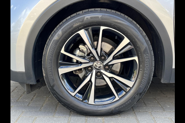 Toyota C-HR 1.8 Hybrid First Edition | Elektrische achterklep, Groot scherm, Parkeersensoren, Dodehoekherkenning, Stuurverwarming