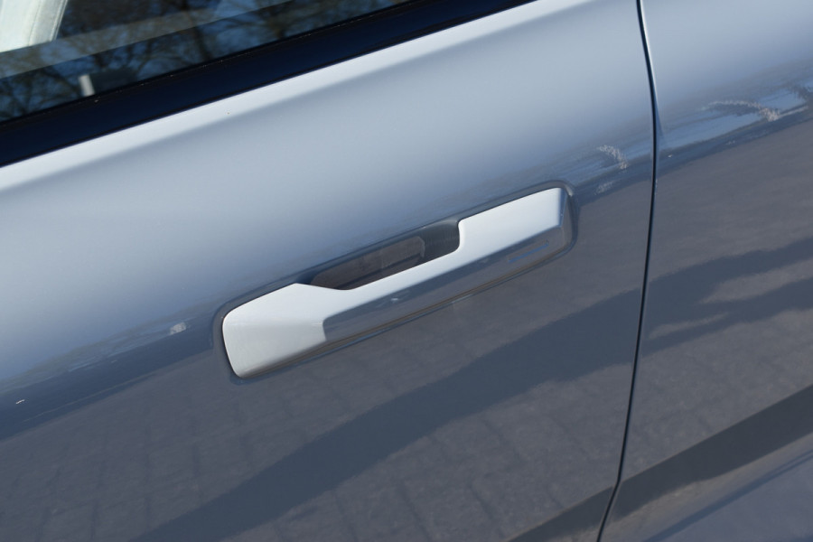 Volvo EX30 Extended Range Ultra 69 kWh | Trekhaak | Woolblend | Panodak | Elektr. Stoel | ACC