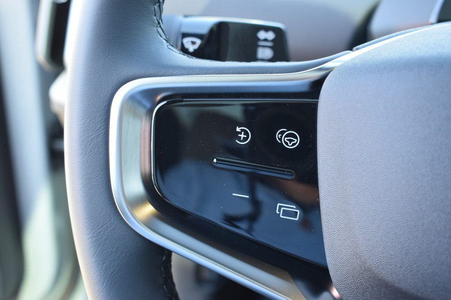 Volvo EX30 Extended Range Ultra 69 kWh | Trekhaak | Woolblend | Panodak | Elektr. Stoel | ACC