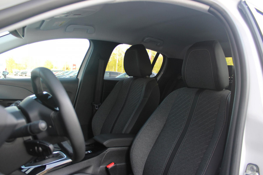Peugeot 208 1.2 100PK ALLURE | PARKEERSENSOREN VOOR + ACHTER | DRAADLOZE APPLE CARPLAY/ANDROID AUTO | CRUISE CONTROL | DAB+ RADIO | CLIMATE CONTROL | LED KOPLAMPEN | LICHTMETALEN VELGEN 16" |
