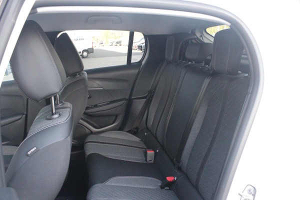 Peugeot 208 1.2 100PK ALLURE | PARKEERSENSOREN VOOR + ACHTER | DRAADLOZE APPLE CARPLAY/ANDROID AUTO | CRUISE CONTROL | DAB+ RADIO | CLIMATE CONTROL | LED KOPLAMPEN | LICHTMETALEN VELGEN 16" |