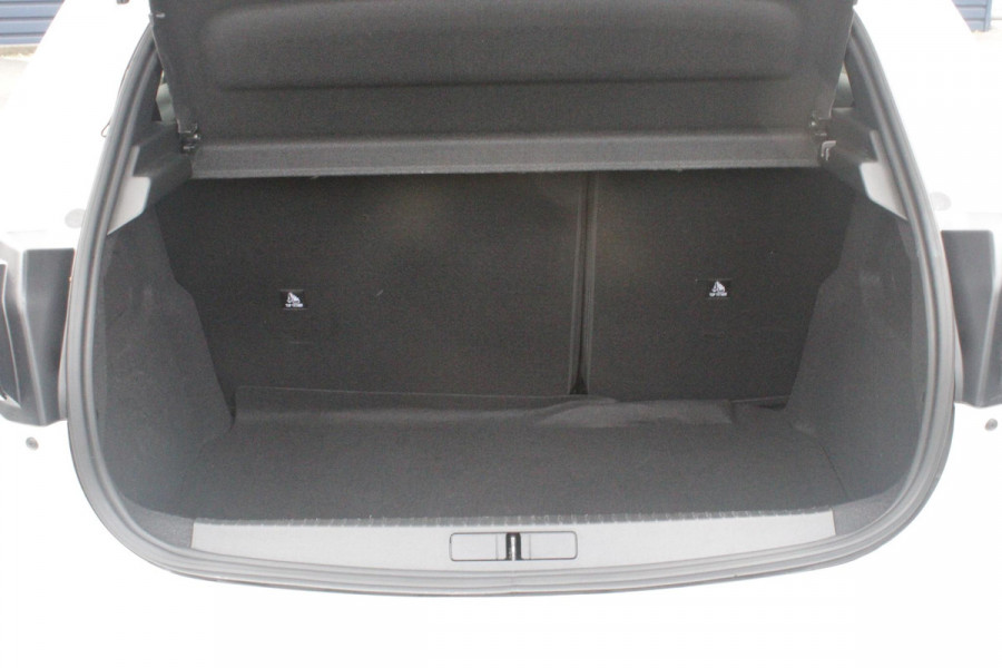 Peugeot 208 1.2 100PK ALLURE | PARKEERSENSOREN VOOR + ACHTER | DRAADLOZE APPLE CARPLAY/ANDROID AUTO | CRUISE CONTROL | DAB+ RADIO | CLIMATE CONTROL | LED KOPLAMPEN | LICHTMETALEN VELGEN 16" |