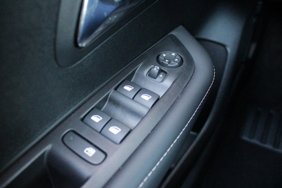 Peugeot 208 1.2 100PK ALLURE | PARKEERSENSOREN VOOR + ACHTER | DRAADLOZE APPLE CARPLAY/ANDROID AUTO | CRUISE CONTROL | DAB+ RADIO | CLIMATE CONTROL | LED KOPLAMPEN | LICHTMETALEN VELGEN 16" |