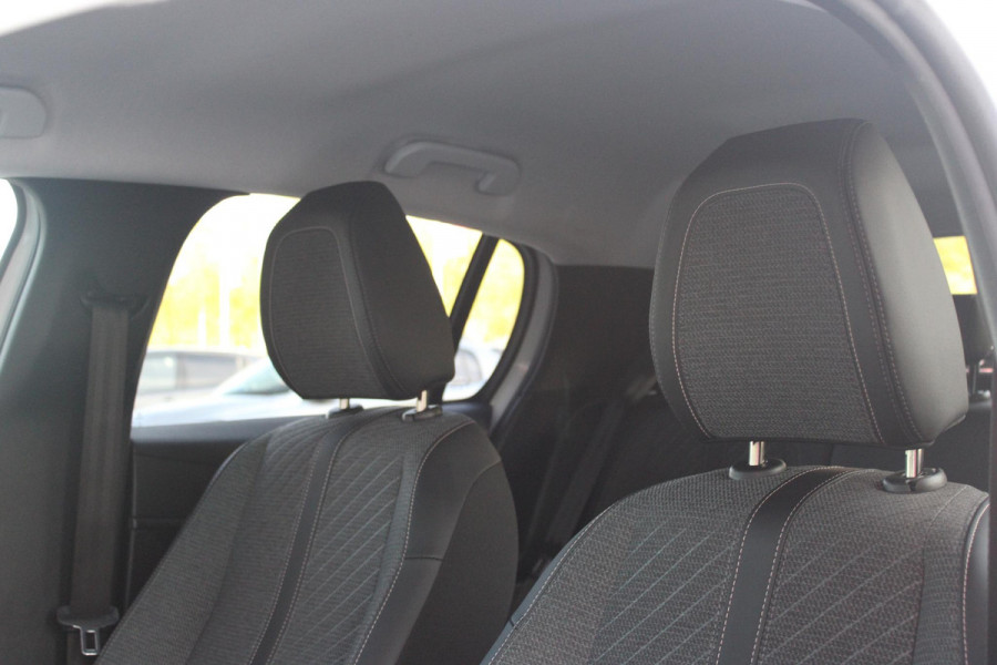 Peugeot 208 1.2 100PK ALLURE | PARKEERSENSOREN VOOR + ACHTER | DRAADLOZE APPLE CARPLAY/ANDROID AUTO | CRUISE CONTROL | DAB+ RADIO | CLIMATE CONTROL | LED KOPLAMPEN | LICHTMETALEN VELGEN 16" |