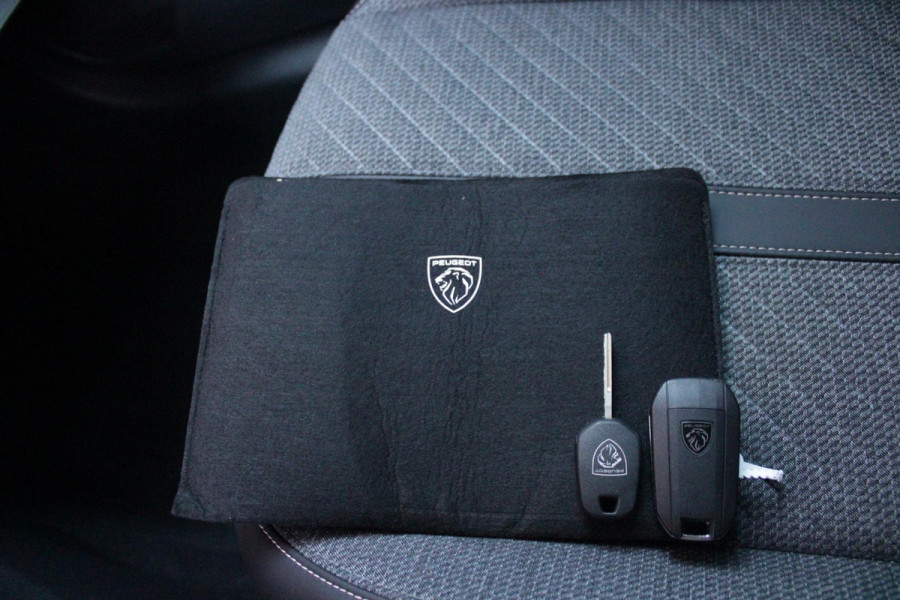 Peugeot 208 1.2 100PK ALLURE | PARKEERSENSOREN VOOR + ACHTER | DRAADLOZE APPLE CARPLAY/ANDROID AUTO | CRUISE CONTROL | DAB+ RADIO | CLIMATE CONTROL | LED KOPLAMPEN | LICHTMETALEN VELGEN 16" |