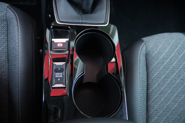 Peugeot 208 1.2 100PK ALLURE | PARKEERSENSOREN VOOR + ACHTER | DRAADLOZE APPLE CARPLAY/ANDROID AUTO | CRUISE CONTROL | DAB+ RADIO | CLIMATE CONTROL | LED KOPLAMPEN | LICHTMETALEN VELGEN 16" |