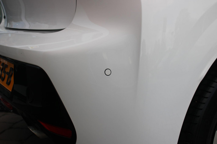 Peugeot 208 1.2 100PK ALLURE | PARKEERSENSOREN VOOR + ACHTER | DRAADLOZE APPLE CARPLAY/ANDROID AUTO | CRUISE CONTROL | DAB+ RADIO | CLIMATE CONTROL | LED KOPLAMPEN | LICHTMETALEN VELGEN 16" |