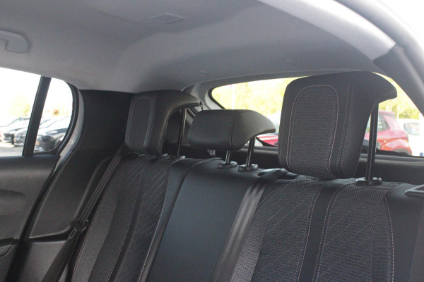 Peugeot 208 1.2 100PK ALLURE | PARKEERSENSOREN VOOR + ACHTER | DRAADLOZE APPLE CARPLAY/ANDROID AUTO | CRUISE CONTROL | DAB+ RADIO | CLIMATE CONTROL | LED KOPLAMPEN | LICHTMETALEN VELGEN 16" |