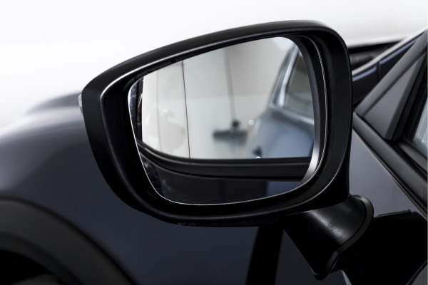 Mazda CX-3 2.0 SkyActiv-G 120 GT-M | Adapt. Cruise | Stoel-+Stuurverw. | PDC | Camera | NAV + App. Connect | ECC | Trekhaak | DAB | LM 18" |