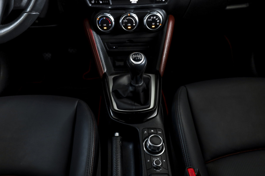 Mazda CX-3 2.0 SkyActiv-G 120 GT-M | Adapt. Cruise | Stoel-+Stuurverw. | PDC | Camera | NAV + App. Connect | ECC | Trekhaak | DAB | LM 18" |