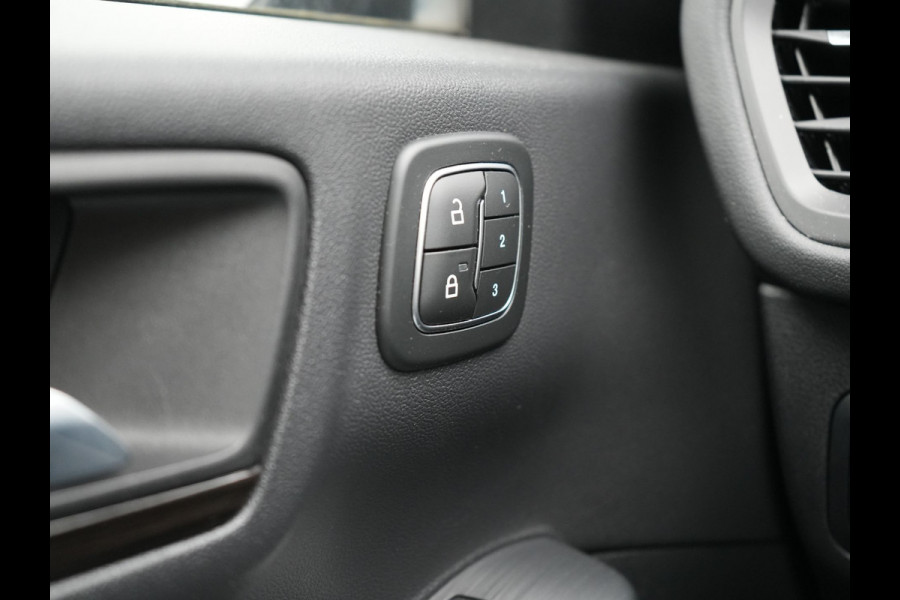 Ford Kuga 2.5 Vignale PHEV 225pk Dealer O.H. | Trekhaak Af Fabriek | Panodak | Adaptive Cruise | 360 Camera | Head Up | Bang & Olufsen | Lederen Sportstoelen Memory & Verwarmd | Stuur Verwarmd | Keyless | Blis | DAB |