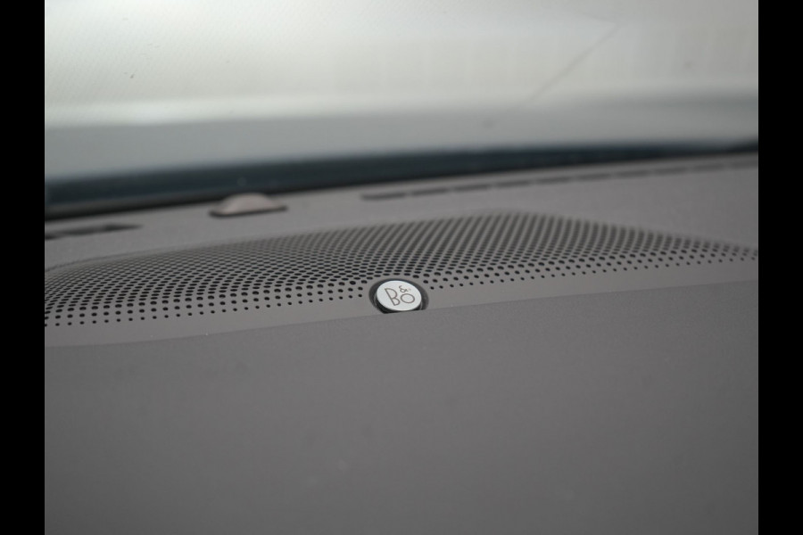 Ford Kuga 2.5 Vignale PHEV 225pk Dealer O.H. | Trekhaak Af Fabriek | Panodak | Adaptive Cruise | 360 Camera | Head Up | Bang & Olufsen | Lederen Sportstoelen Memory & Verwarmd | Stuur Verwarmd | Keyless | Blis | DAB |