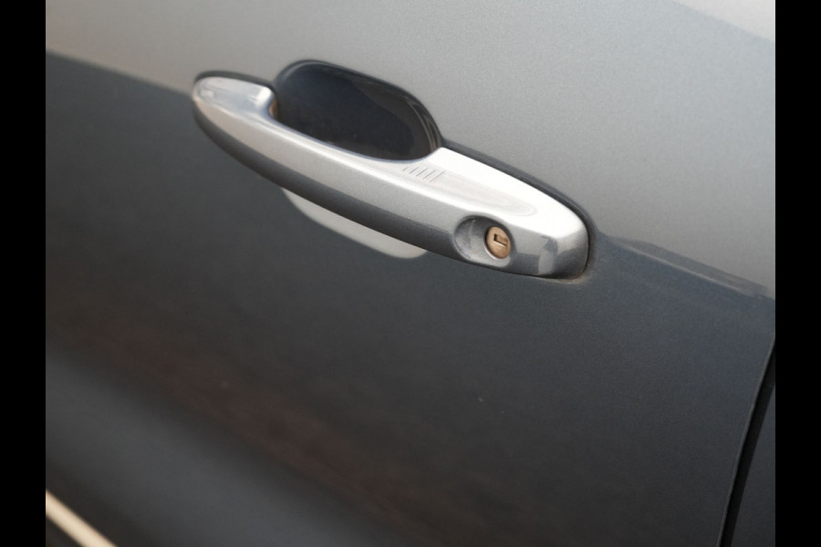 Ford Kuga 2.5 Vignale PHEV 225pk Dealer O.H. | Trekhaak Af Fabriek | Panodak | Adaptive Cruise | 360 Camera | Head Up | Bang & Olufsen | Lederen Sportstoelen Memory & Verwarmd | Stuur Verwarmd | Keyless | Blis | DAB |