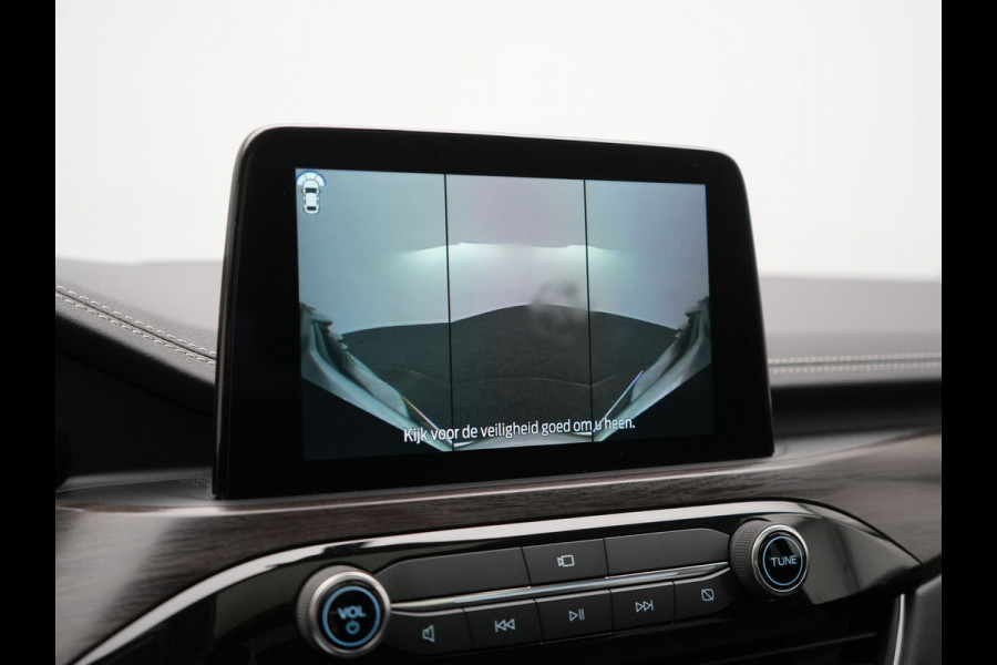 Ford Kuga 2.5 Vignale PHEV 225pk Dealer O.H. | Trekhaak Af Fabriek | Panodak | Adaptive Cruise | 360 Camera | Head Up | Bang & Olufsen | Lederen Sportstoelen Memory & Verwarmd | Stuur Verwarmd | Keyless | Blis | DAB |