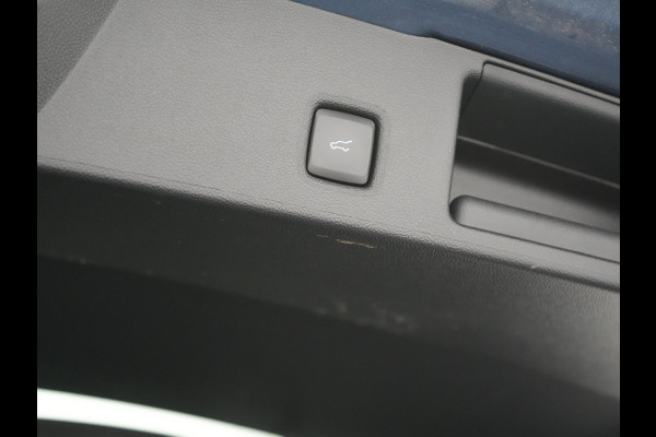 Ford Kuga 2.5 Vignale PHEV 225pk Dealer O.H. | Trekhaak Af Fabriek | Panodak | Adaptive Cruise | 360 Camera | Head Up | Bang & Olufsen | Lederen Sportstoelen Memory & Verwarmd | Stuur Verwarmd | Keyless | Blis | DAB |