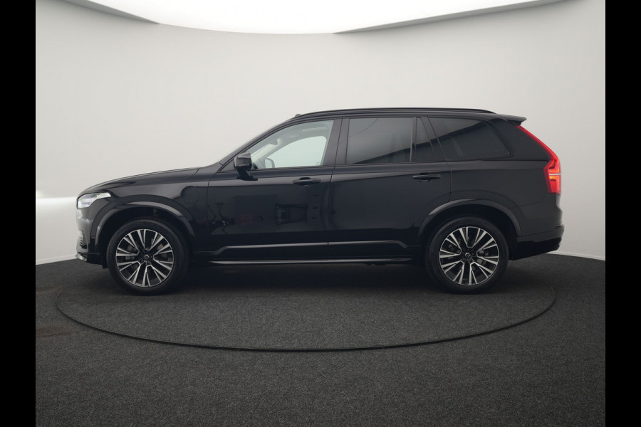 Volvo XC90 T8 Recharge AWD R-Design 7 Persoons PHEV 455pk Long Range | Panodak | Adaptive Cruise | Camera | Harman / Kardon | Lederen Sportstoelen Memory & Verwarmd | Google Assistent | Stuur Verwarmd | Keyless | Blis | Plug In Hybrid |