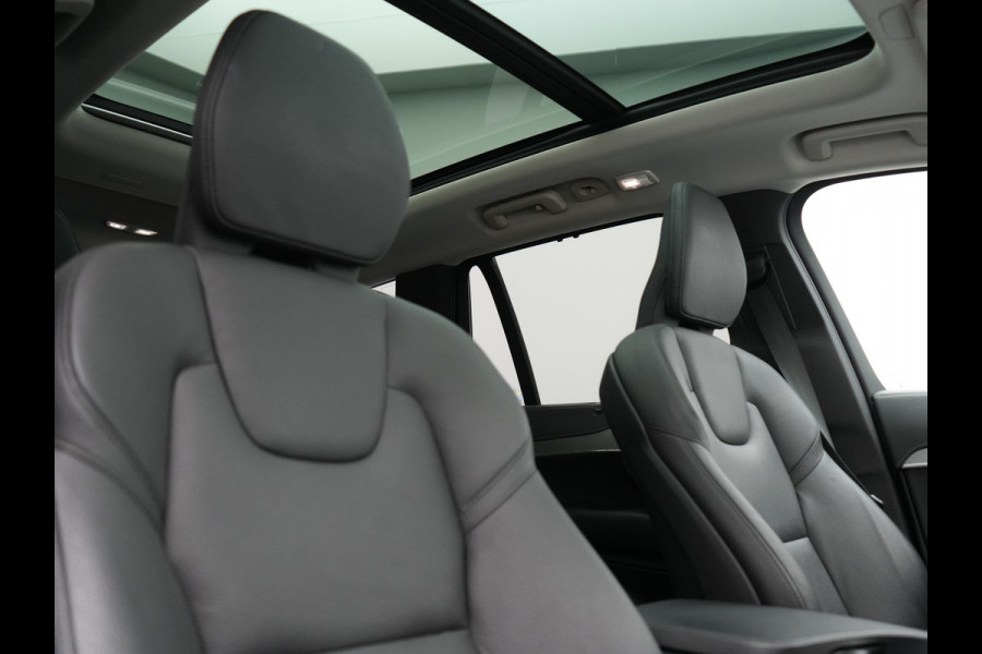 Volvo XC90 T8 Recharge AWD R-Design 7 Persoons PHEV 455pk Long Range | Panodak | Adaptive Cruise | Camera | Harman / Kardon | Lederen Sportstoelen Memory & Verwarmd | Google Assistent | Stuur Verwarmd | Keyless | Blis | Plug In Hybrid |