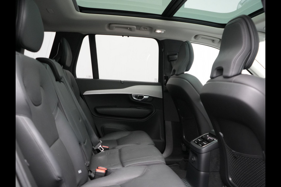 Volvo XC90 T8 Recharge AWD R-Design 7 Persoons PHEV 455pk Long Range | Panodak | Adaptive Cruise | Camera | Harman / Kardon | Lederen Sportstoelen Memory & Verwarmd | Google Assistent | Stuur Verwarmd | Keyless | Blis | Plug In Hybrid |