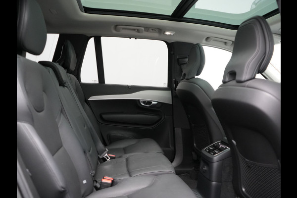Volvo XC90 T8 Recharge AWD R-Design 7 Persoons PHEV 455pk Long Range | Panodak | Adaptive Cruise | Camera | Harman / Kardon | Lederen Sportstoelen Memory & Verwarmd | Google Assistent | Stuur Verwarmd | Keyless | Blis | Plug In Hybrid |