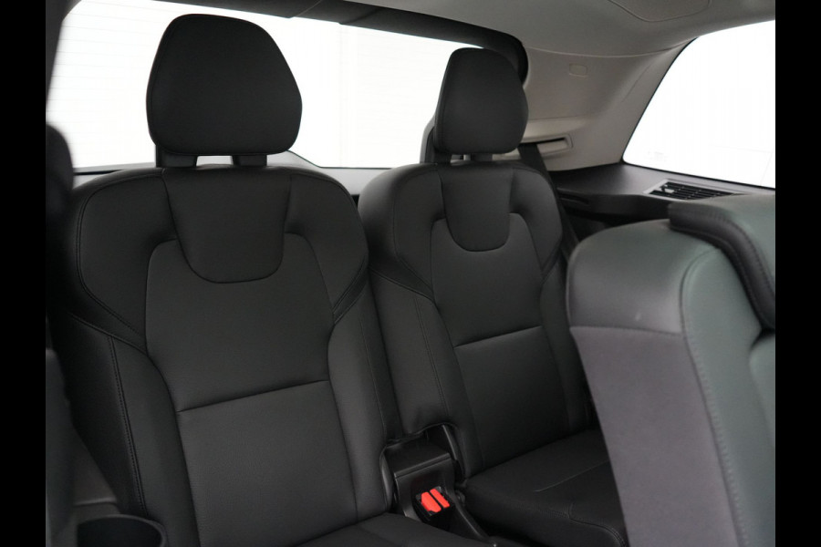 Volvo XC90 T8 Recharge AWD R-Design 7 Persoons PHEV 455pk Long Range | Panodak | Adaptive Cruise | Camera | Harman / Kardon | Lederen Sportstoelen Memory & Verwarmd | Google Assistent | Stuur Verwarmd | Keyless | Blis | Plug In Hybrid |