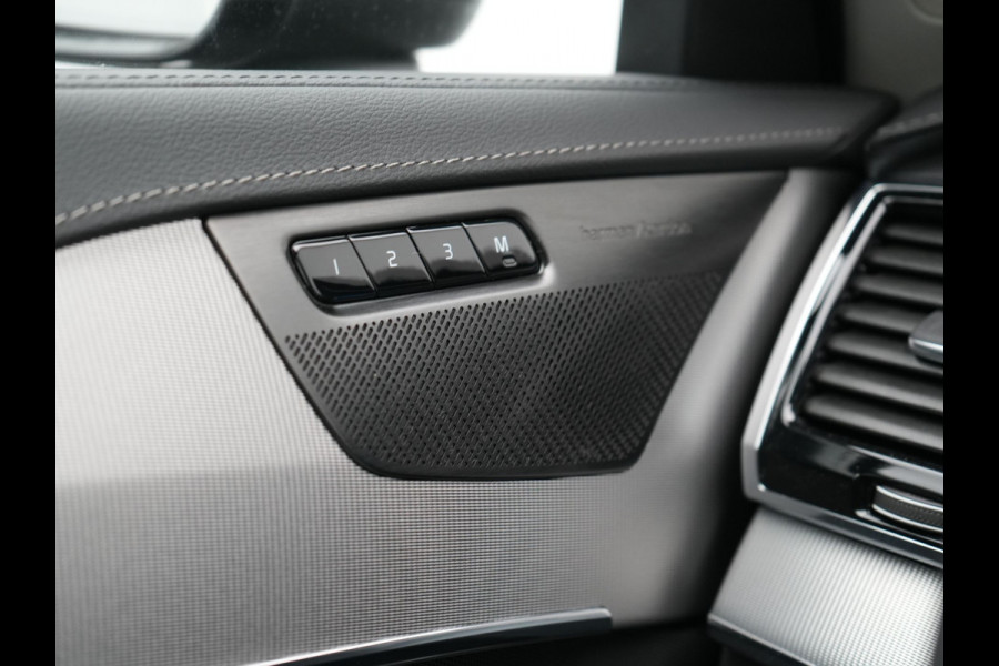 Volvo XC90 T8 Recharge AWD R-Design 7 Persoons PHEV 455pk Long Range | Panodak | Adaptive Cruise | Camera | Harman / Kardon | Lederen Sportstoelen Memory & Verwarmd | Google Assistent | Stuur Verwarmd | Keyless | Blis | Plug In Hybrid |