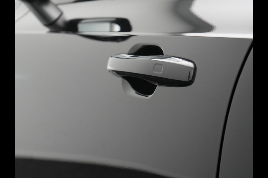 Volvo XC90 T8 Recharge AWD R-Design 7 Persoons PHEV 455pk Long Range | Panodak | Adaptive Cruise | Camera | Harman / Kardon | Lederen Sportstoelen Memory & Verwarmd | Google Assistent | Stuur Verwarmd | Keyless | Blis | Plug In Hybrid |