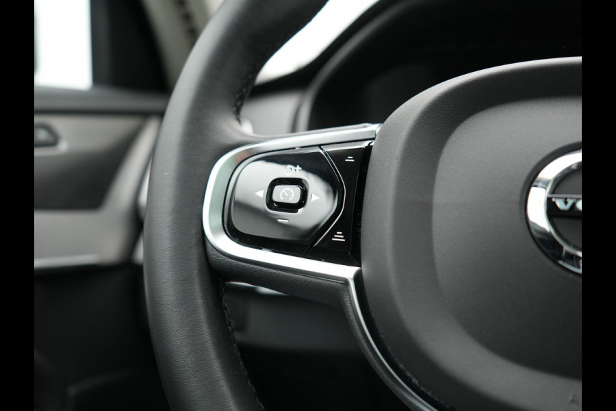 Volvo XC90 T8 Recharge AWD R-Design 7 Persoons PHEV 455pk Long Range | Panodak | Adaptive Cruise | Camera | Harman / Kardon | Lederen Sportstoelen Memory & Verwarmd | Google Assistent | Stuur Verwarmd | Keyless | Blis | Plug In Hybrid |