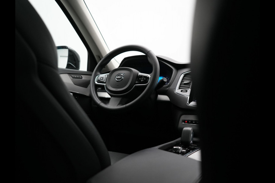 Volvo XC90 T8 Recharge AWD R-Design 7 Persoons PHEV 455pk Long Range | Panodak | Adaptive Cruise | Camera | Harman / Kardon | Lederen Sportstoelen Memory & Verwarmd | Google Assistent | Stuur Verwarmd | Keyless | Blis | Plug In Hybrid |