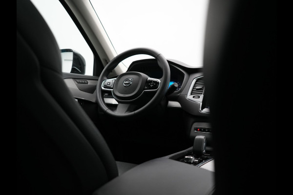 Volvo XC90 T8 Recharge AWD R-Design 7 Persoons PHEV 455pk Long Range | Panodak | Adaptive Cruise | Camera | Harman / Kardon | Lederen Sportstoelen Memory & Verwarmd | Google Assistent | Stuur Verwarmd | Keyless | Blis | Plug In Hybrid |