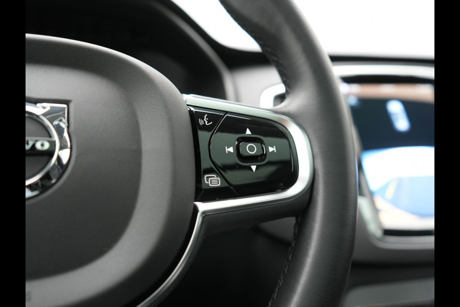 Volvo XC90 T8 Recharge AWD R-Design 7 Persoons PHEV 455pk Long Range | Panodak | Adaptive Cruise | Camera | Harman / Kardon | Lederen Sportstoelen Memory & Verwarmd | Google Assistent | Stuur Verwarmd | Keyless | Blis | Plug In Hybrid |