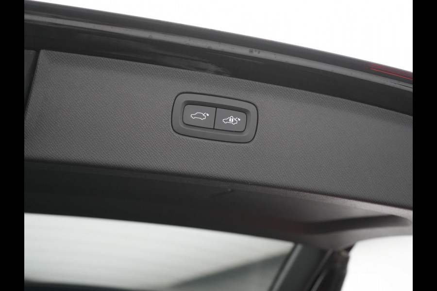 Volvo XC90 T8 Recharge AWD R-Design 7 Persoons PHEV 455pk Long Range | Panodak | Adaptive Cruise | Camera | Harman / Kardon | Lederen Sportstoelen Memory & Verwarmd | Google Assistent | Stuur Verwarmd | Keyless | Blis | Plug In Hybrid |