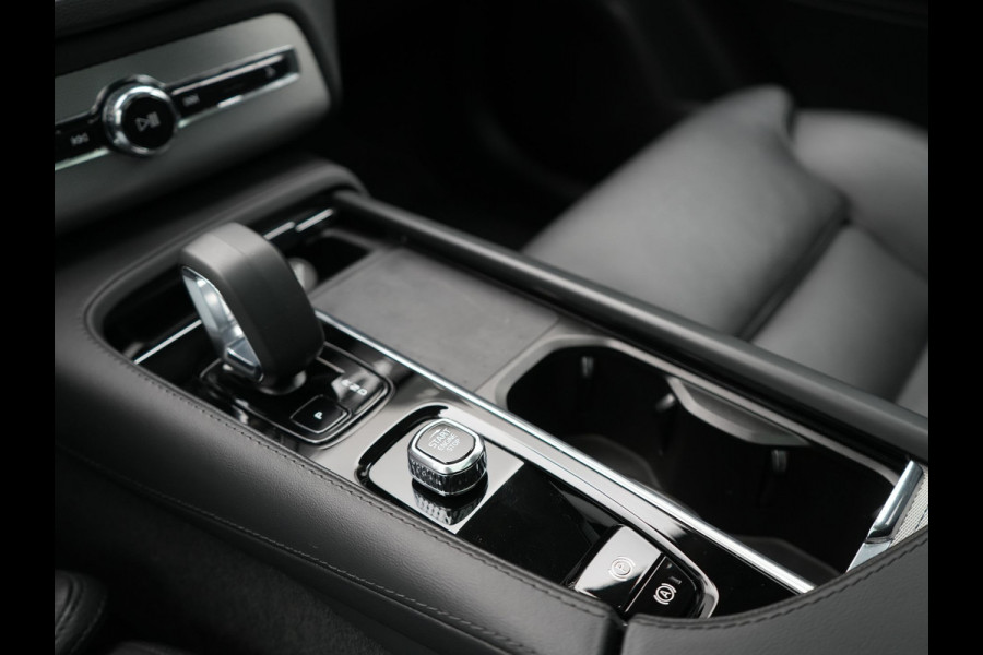Volvo XC90 T8 Recharge AWD R-Design 7 Persoons PHEV 455pk Long Range | Panodak | Adaptive Cruise | Camera | Harman / Kardon | Lederen Sportstoelen Memory & Verwarmd | Google Assistent | Stuur Verwarmd | Keyless | Blis | Plug In Hybrid |