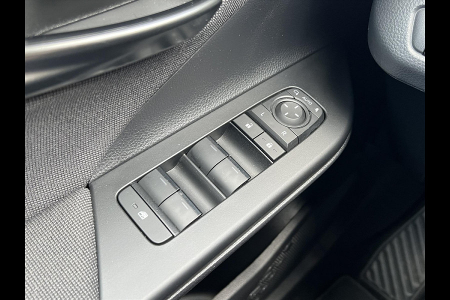 Toyota C-HR 1.8 Hybrid First Edition | Elektrische achterklep, Groot scherm, Parkeersensoren, Dodehoekherkenning, Stuurverwarming