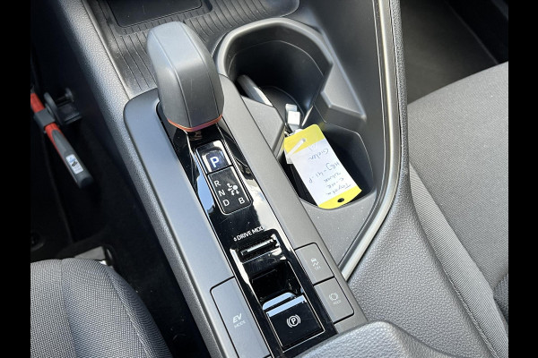 Toyota C-HR 1.8 Hybrid First Edition | Elektrische achterklep, Groot scherm, Parkeersensoren, Dodehoekherkenning, Stuurverwarming