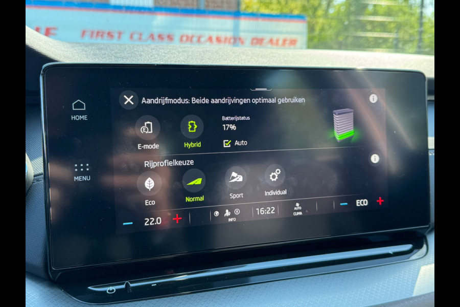 Škoda Octavia Combi TSI iV 204PK PHEV BUSINESS EDITION TREKHAAK/NAVI/CARPLAY