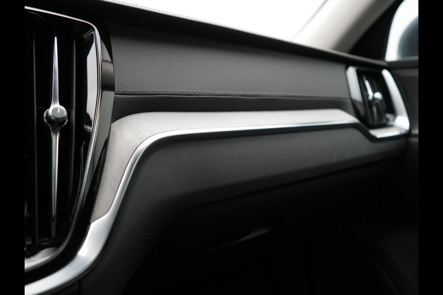 Volvo V60 T6 Recharge AWD Inscription PHEV 340pk Dealer O.H. | Panodak | Head Up | 360 Camera | Adaptive Cruise | Harman / Kardon | Lederen Sportstoelen Ventilatie & Memory | Keyless | Stoelen & Stuur Verwarmd | Apple Carplay | Navigatie | DAB | Plug In Hybrid |