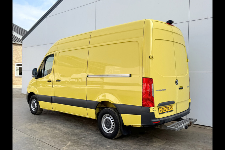 Mercedes-Benz Sprinter 319 3.0 CDI 6 Cilinder Automaat L2H2 Dubbele Schuifdeur 3.5t Trekhaak Cruise Control Climate Control Camera Navigatie Lucht Geveerde Stoel
