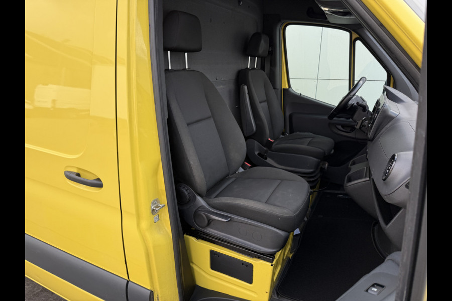 Mercedes-Benz Sprinter 319 3.0 CDI 6 Cilinder Automaat L2H2 Dubbele Schuifdeur 3.5t Trekhaak Cruise Control Climate Control Camera Navigatie Lucht Geveerde Stoel