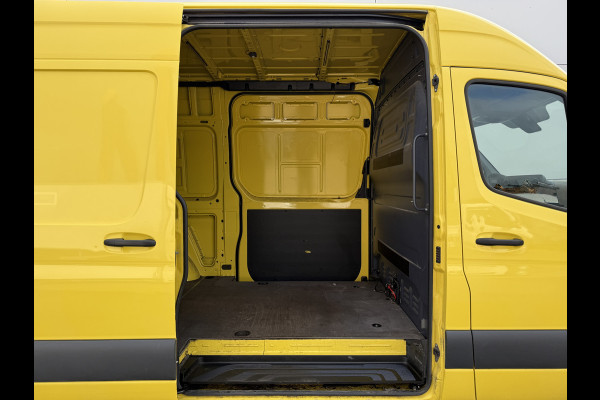 Mercedes-Benz Sprinter 319 3.0 CDI 6 Cilinder Automaat L2H2 Dubbele Schuifdeur 3.5t Trekhaak Cruise Control Climate Control Camera Navigatie Lucht Geveerde Stoel