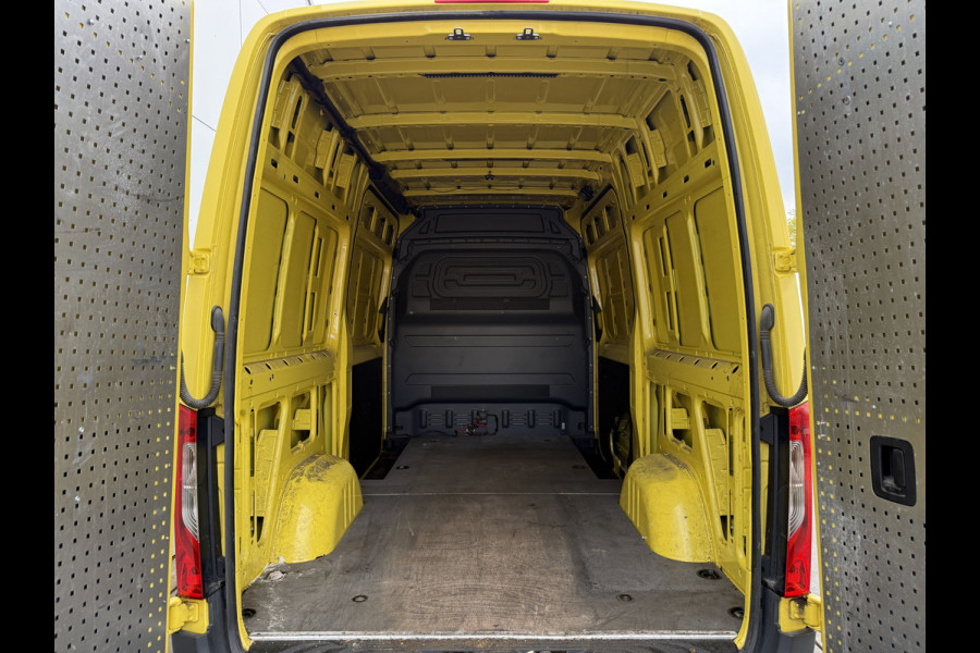 Mercedes-Benz Sprinter 319 3.0 CDI 6 Cilinder Automaat L2H2 Dubbele Schuifdeur 3.5t Trekhaak Cruise Control Climate Control Camera Navigatie Lucht Geveerde Stoel
