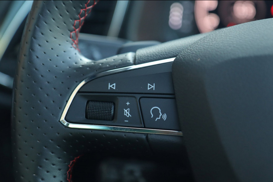 Seat Leon ST 1.5 TSI FR Edition Black / PANODAK / ACC / BEATS / KEYLESS / CAMERA