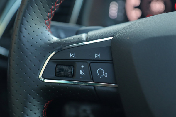 Seat Leon ST 1.5 TSI FR Edition Black / PANODAK / ACC / BEATS / KEYLESS / CAMERA