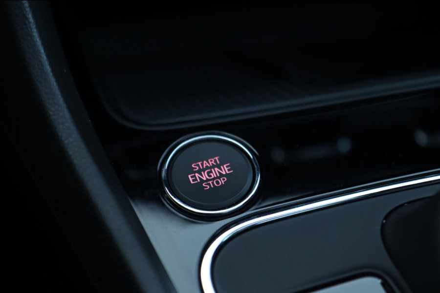 Seat Leon ST 1.5 TSI FR Edition Black / PANODAK / ACC / BEATS / KEYLESS / CAMERA