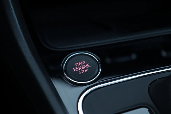 Seat Leon ST 1.5 TSI FR Edition Black / PANODAK / ACC / BEATS / KEYLESS / CAMERA