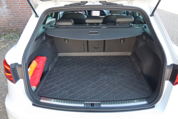 Seat Leon ST 1.5 TSI FR Edition Black / PANODAK / ACC / BEATS / KEYLESS / CAMERA