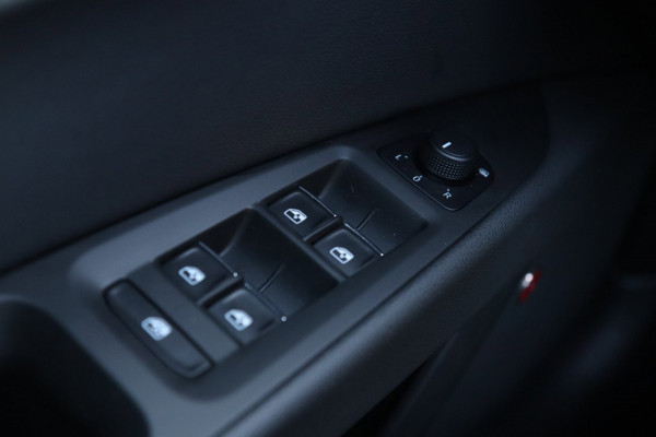 Seat Leon ST 1.5 TSI FR Edition Black / PANODAK / ACC / BEATS / KEYLESS / CAMERA